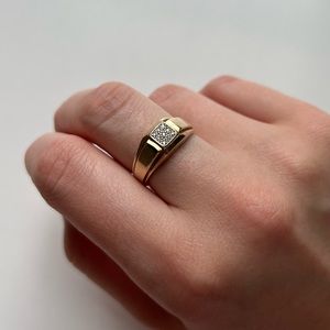 Vintage 10k Yellow Gold & Diamond Classic Chunky Signet Ring | Size 8